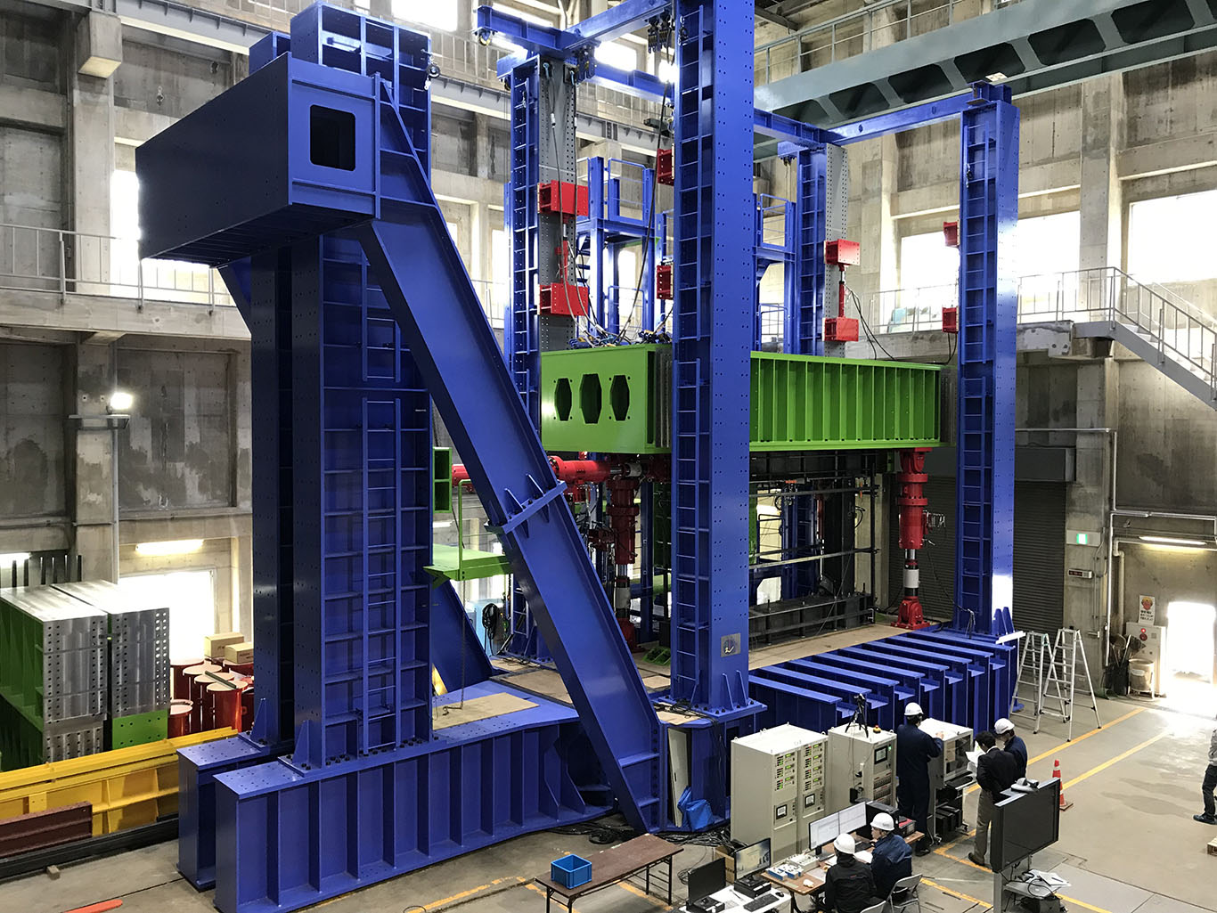 大型構造物試験装置