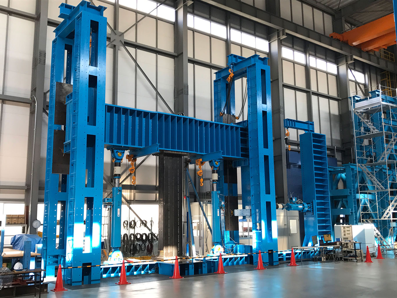 鉛直・水平二方向載荷試験装置