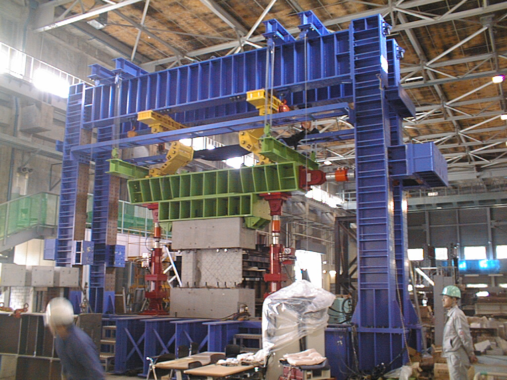 多目的型構造物試験装置