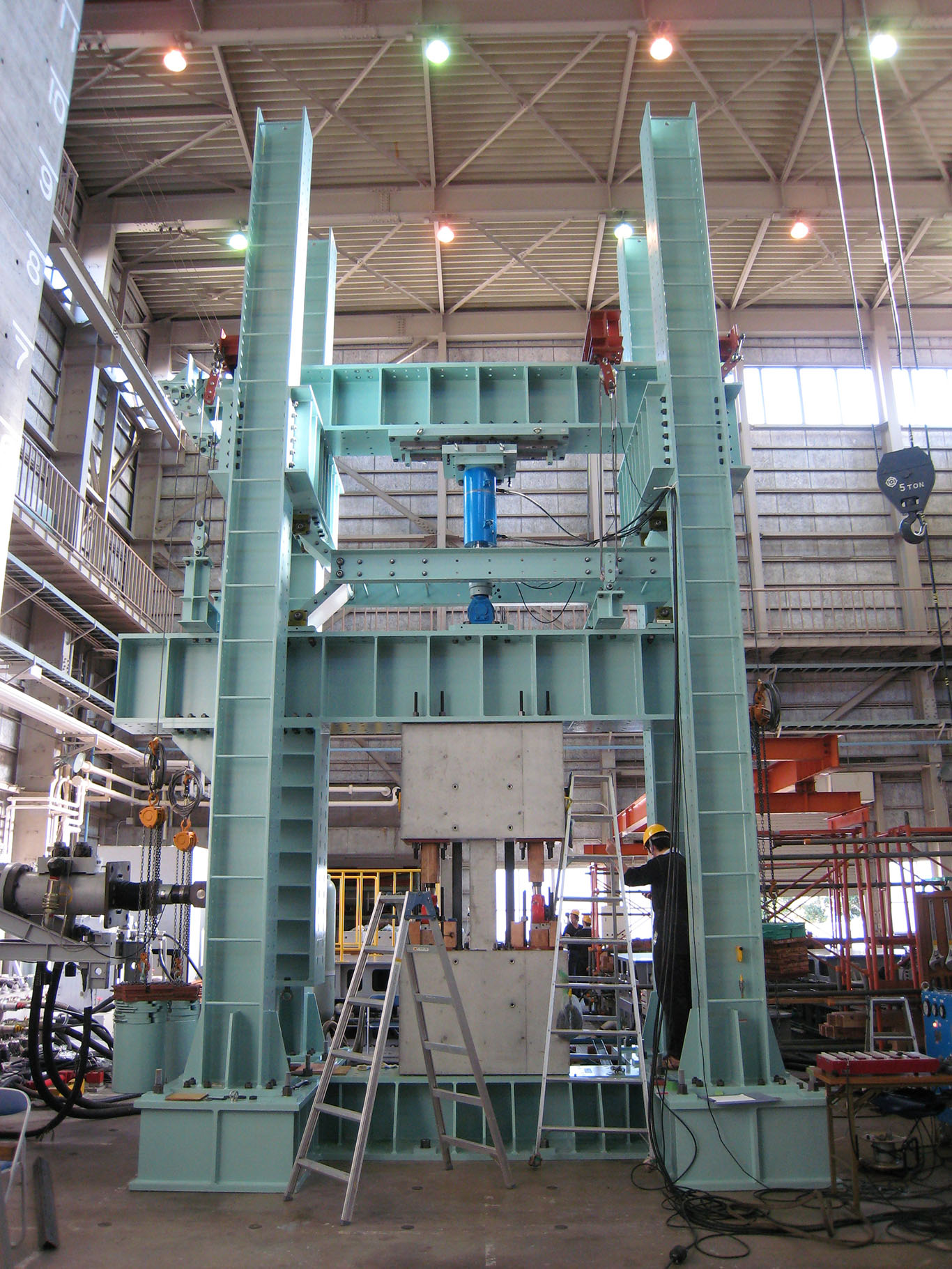 門型フレーム式載荷装置