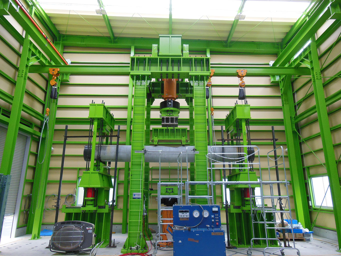 大型曲げ試験装置 