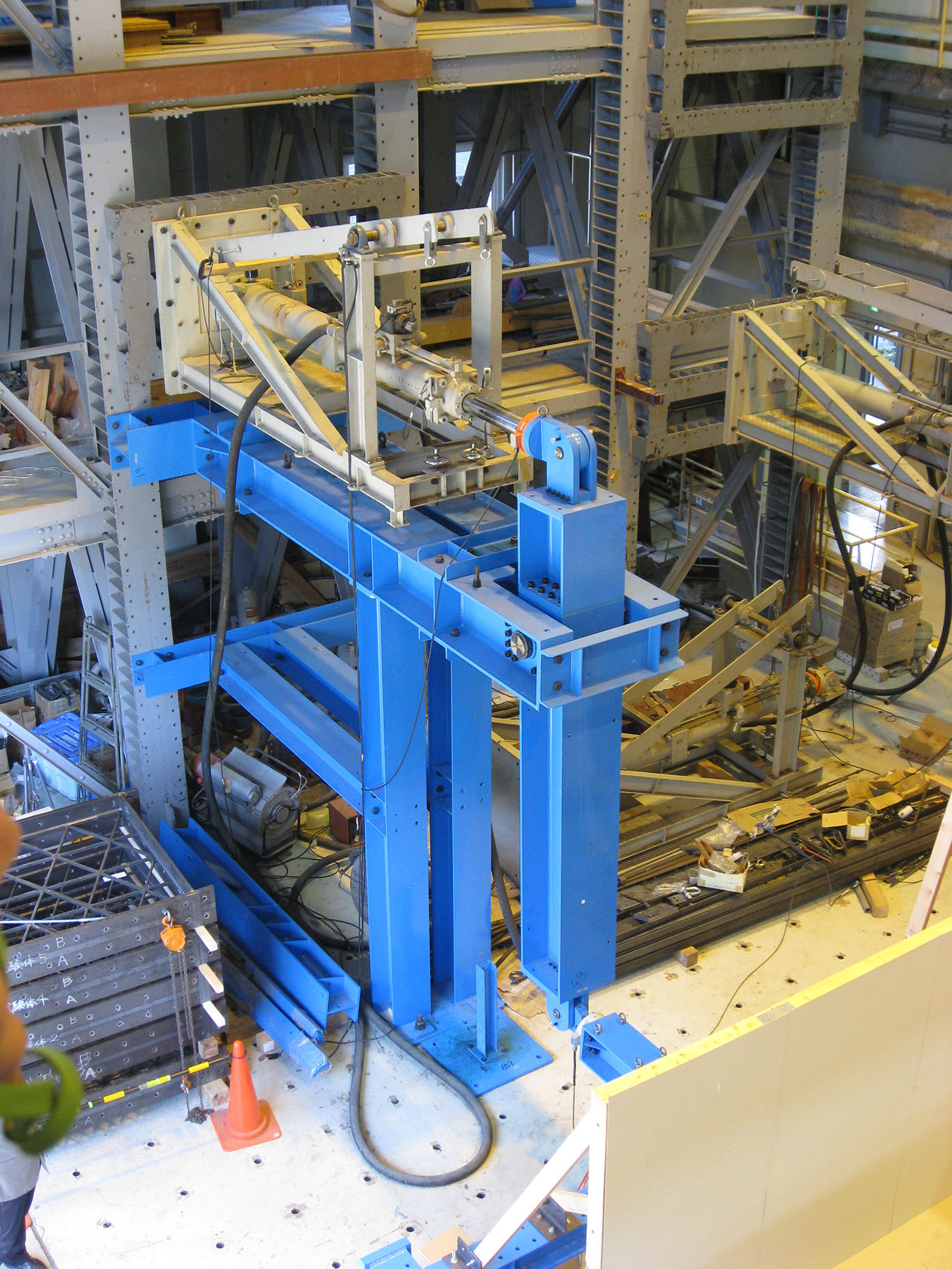 大ストローク振動台