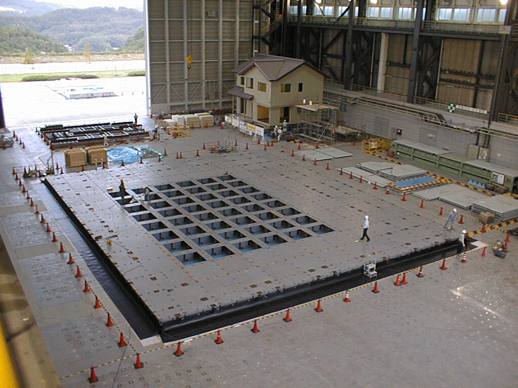 震動台防護架台