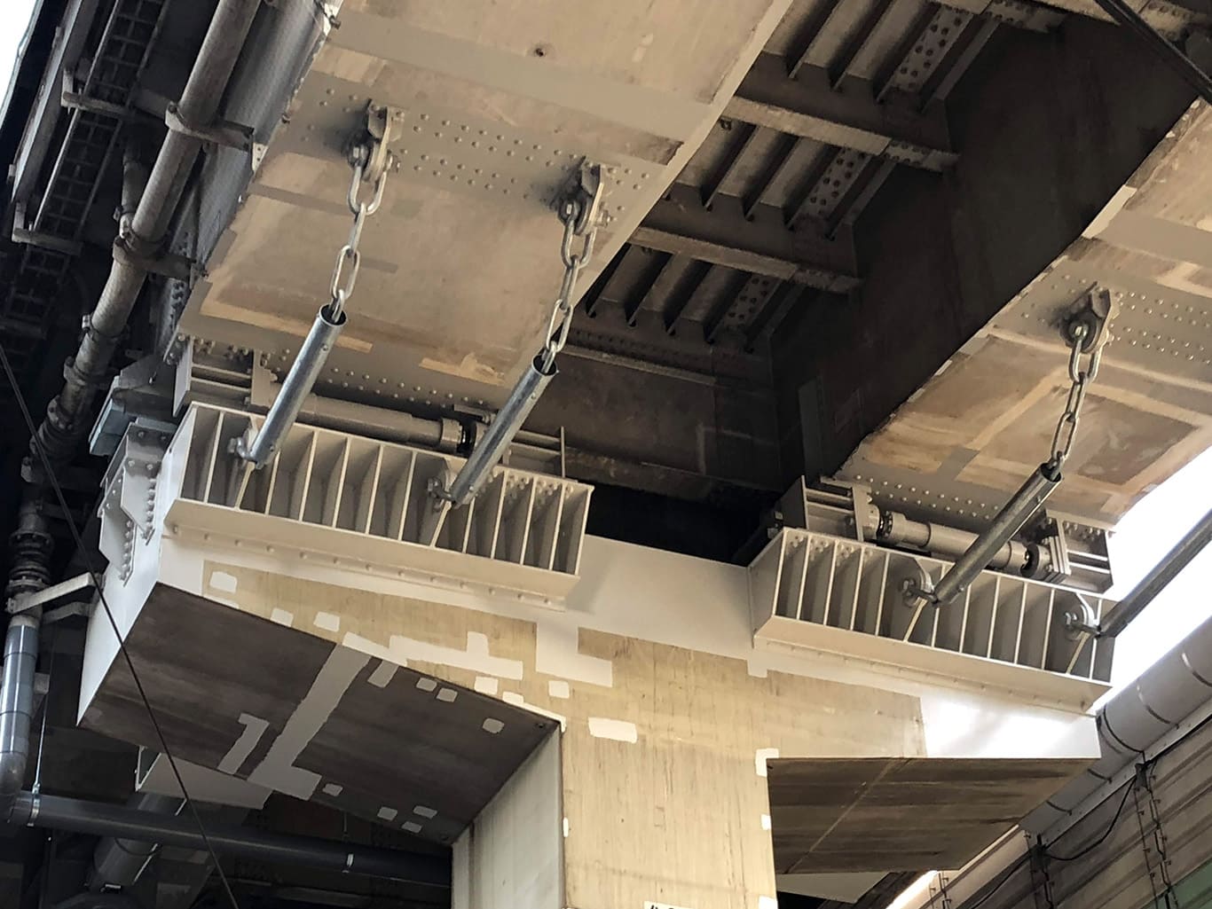 橋梁用制震摩擦ダンパー